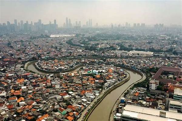 Geger! Warga Jakarta Timur Protes Proyek Normalisasi Kali Ciliwung