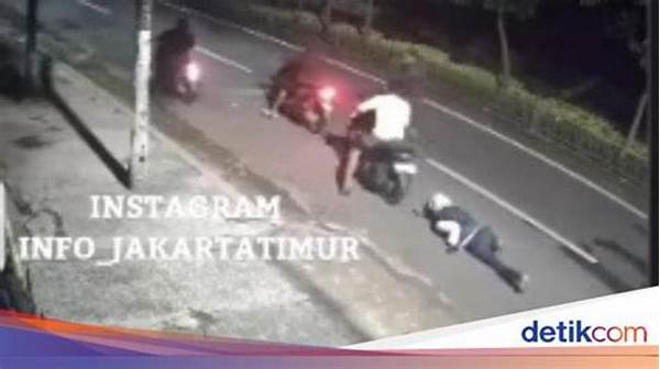 Viral! Video Aksi Begal Di Jalanan Jakarta Timur, Korban Luka Parah